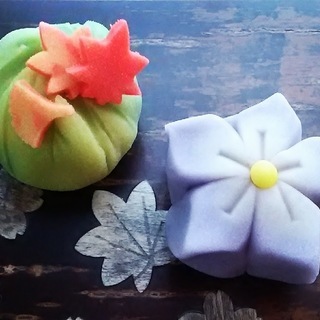 手作り和菓子 秋の練り切り 紅葉の山 桔梗