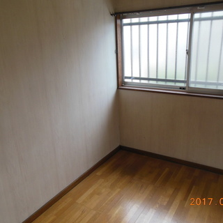 洋室6畳間壁(天井除く)クロス貼り