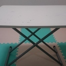 高さ調整okの白テーブル