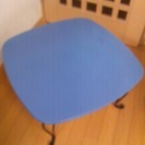 猫足テーブル　折りたたみテーブル　ブルー