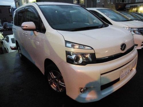 トヨタ ヴォクシー 走行距離8 000km ２ｗｄ ４ｗｄ切替スイッチ 左パワースライドドア カーショップケーワン 札幌のヴォクシーの中古車 ジモティー