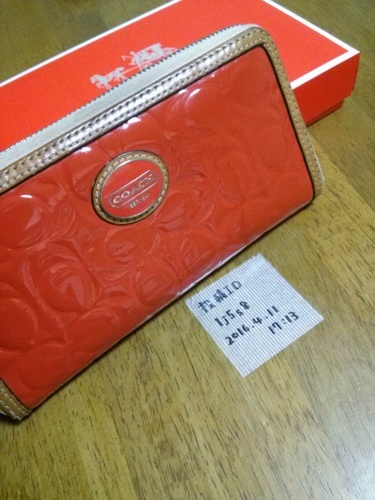 COACHのエナメル財布
