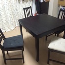 IKEAのダイニングテーブルとイス