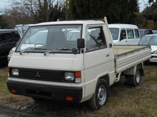 三菱 デリカトラック 3方 旧車 ホワイト ピックアップトラック ｋｉｎｇｓ阪奈山頂店 大東の三菱の中古車 ジモティー