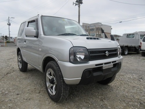 スズキ ジムニー 660 Xg 4wd シルバー クロカン ｓｕｖ軽自動車 カーズ商事滝沢営業所 滝沢のジムニーの中古車 ジモティー
