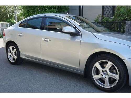 ボルボ S60 Drive純正ナビ地デジ黒革シートキセノン シルバー セダン コンフォート 宇治のボルボ Volvo の中古車 ジモティー ボルボ S60 Drive純正ナビ地デジ黒革シートキセノン シルバー セダン コンフォート 宇治のボルボ Volvo の中古車 ジモティー