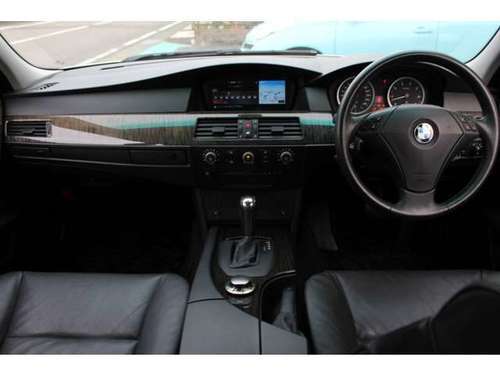 ｂｍｗ 5シリーズツーリング 525i黒革 シートヒーター 木目調パネル シルバー ステーションワゴン ｃａｒａｔ 関のその他の中古車 ジモティー