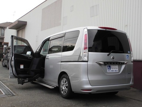 日産 セレナ 2 0 x アンシャンテ 助手席スライドアップシート8人乗り シルバー ミニバン ｂｅｎｅｓａ 福岡のセレナ の中古車 ジモティー