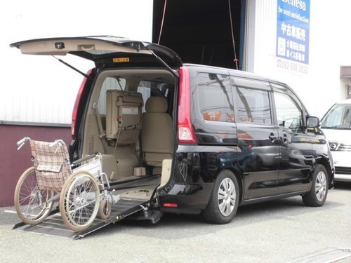 日産 セレナ 2 0 s チェアキャブ スロープタイプ 車いす2名仕様福祉車両 ブラック ミニバン ｂｅｎｅｓａ 福岡のセレナの中古車 ジモティー