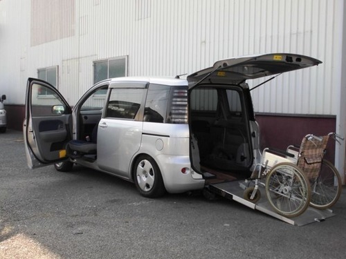 トヨタ シエンタ 1 5 G ウェルキャブ 車いす仕様車 スロープタイプ タイプi助手席回転シート付 6人乗り シルバー ミニバン ｂｅｎｅｓａ 福岡のシエンタの中古車 ジモティー
