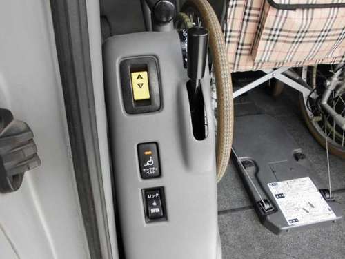 トヨタ シエンタ 1 5 G ウェルキャブ 車いす仕様車 スロープタイプ タイプi助手席回転シート付 6人乗り シルバー ミニバン ｂｅｎｅｓａ 福岡のシエンタの中古車 ジモティー