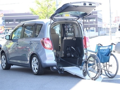 トヨタ ラクティス 1 3 X ウェルキャブ 車いす仕様車 タイプi 助手席側リヤシート付 ブルーメタリック ハッチバック カーデパートミズタニ 京都のトヨタの中古車 ジモティー