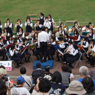 ステキな音と空の一体　奈良町こどもの国・中学生たちによる『青空コ...