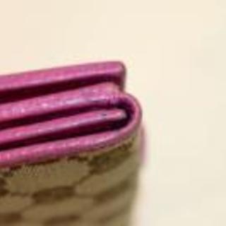 GUCCI(グッチ)　二つ折り財布　GGキャンバス柄　ピンク　中古ランク「B」