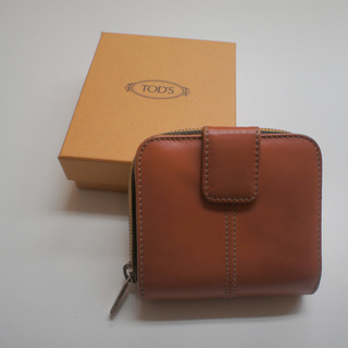 TOD`S(トッズ)2つ折り財布 オレンジ レザー 中古 ランク「B