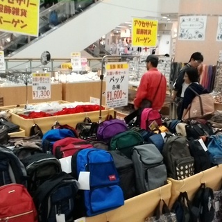 急募　四街道　服飾雑貨（ベルト、バッグ、財布、帽子など）の品だし準備、設営の画像