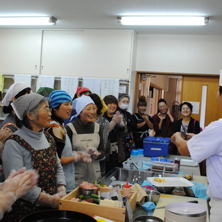 地域振興・食育推進・イベント賑わい作りに「飾り巻きねっと」　～人と人とを結ぶ楽しいお寿司の料理教室～ − 茨城県