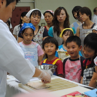 地域振興・食育推進・イベント賑わい作りに「飾り巻きねっと」　～人と人とを結ぶ楽しいお寿司の料理教室～ - 教室・スクール