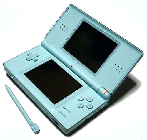 DSlite（アイスブルー）をお譲りします。