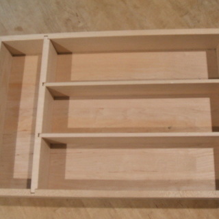 木製のカトラリーボックス