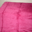 ピンクのシャギーラグ　190×190サイズ