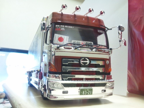 【終了】プロフィア冷凍車　プラモデル完成品　（未使用のアオシマナンバープレートデカールキット付き）