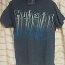 Hurley Tシャツ　薄い紺色？　立体ロゴTシャツ