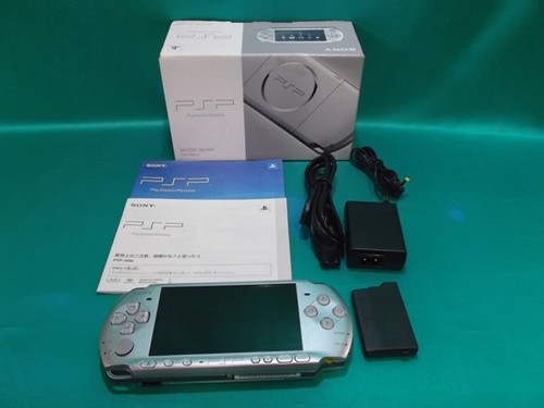 PSP3000　中古　正常動作品　シルバー