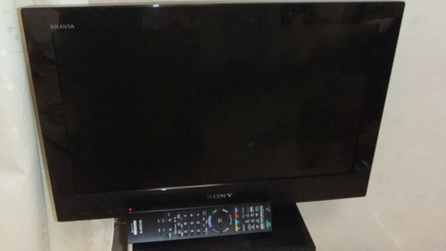 BRAVIA １１年製　２２ｉｎ　テレビとリモコン譲ります！