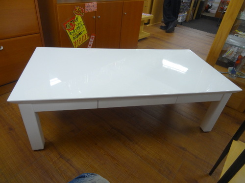 ホワイトカラーのローテーブルです！ (だるま) 横浜のテーブル《座卓、ローテーブル》の中古あげます・譲ります｜ジモティーで不用品の処分