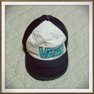 VANS バンズ　レディース帽子（後ろにサイズ調整可能なベルトあ...