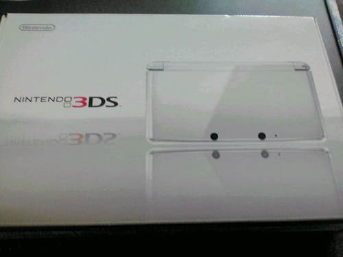 ニンテンドー3DS アイスホワイト(本体、充電台、ARカード6枚、他5点付) 値下げしました。