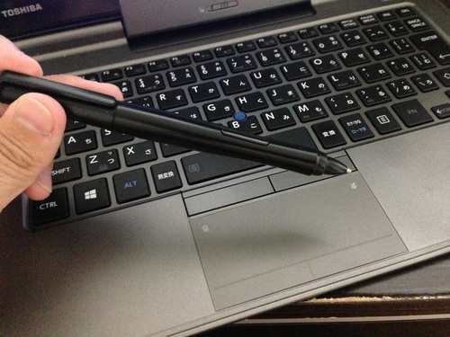 東芝デタッチャブル ウルトラブック「dynabook V713/28J」