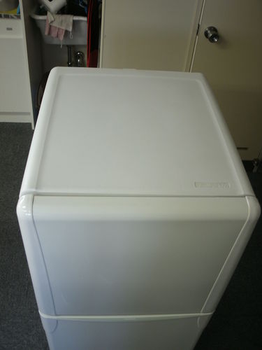 交渉中【都内２３区送料無料】千駄木発　東芝製　ノンフロン冷蔵庫　使いやすい２ドアタイプ　ＹＲ－１２（ＷＨ）１２０Ｌタイプ　７９００円