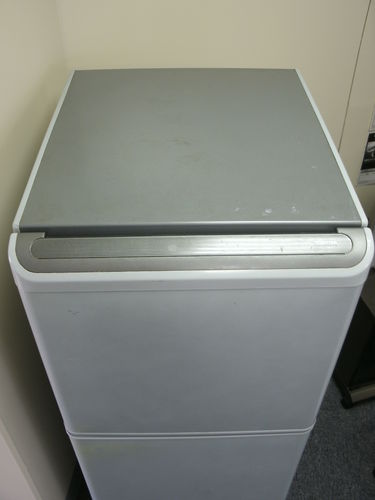 【都内２３区送料無料】東芝製　ノンフロン２ドア冷蔵庫　ＧＲ－Ｈ１４ＴＹ（Ｌ）　２００５年製　１３７Ｌタイプ　８４００円