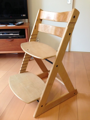 木製ハイチェア子供用椅子高さ調節可ナチュラルベビーガードお食事台つき (ちゅうたん) 祖師ヶ谷大蔵のキッズ用品《ベッド、家具》の中古あげます
