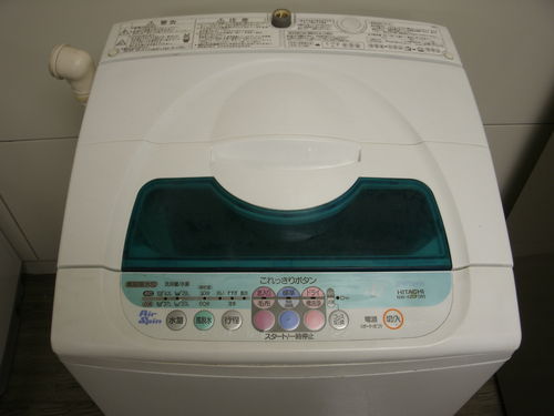 【都内２３区送料無料・埼玉一部送料無料（川口・戸田・草加）】　　日立製　全自動洗濯機　４．２kgタイプ　NW‐４２CF（W）　２００４年製　８４００円