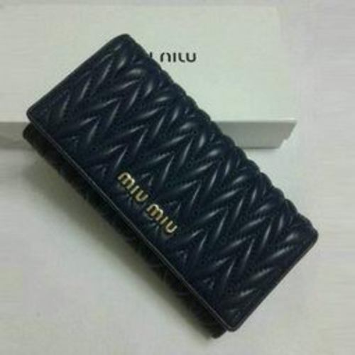 MIUMIU 人気カラー　中古