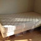 シングルベッド・IKEAのベッド下収納ケースのセット