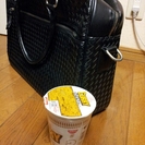 値段下げました。韓国で買った２５０００円のバックです。ボッテガ風の黒