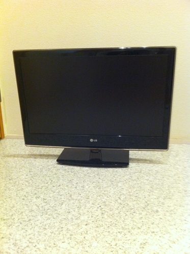 LG　- LED LCD TV 　【2012年度製　; 22 インチ】