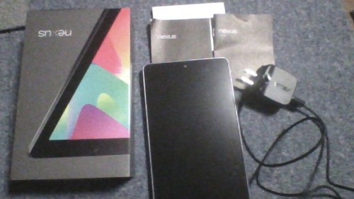 ネクサス7\\32GB\\2012年度モデル\\ブラック\\ほぼ新品\\専用保護フィルム付き