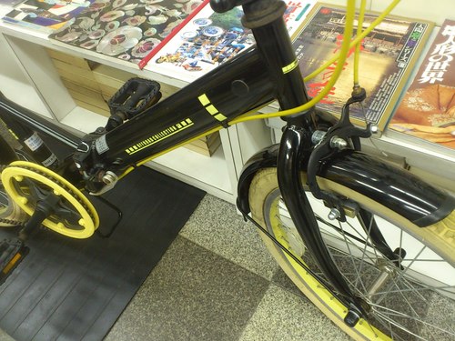 187]折りたたみ自転車 20インチ 6段変速 ブラック×イエロー 品川