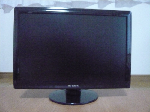 【終了しました】 HYUNDAI  W243D 液晶モニター　をお譲りします。