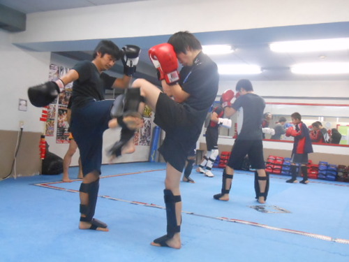 キックボクシングでダイエット 八王子ジム 八王子のスポーツの生徒募集 教室 スクールの広告掲示板 ジモティー