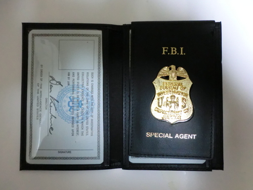 Fbiレプリカｉｄカード バッジ ケースセット Kuni 名古屋の小物 パスケース の中古 古着あげます 譲ります ジモティーで不用品の処分