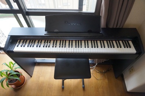 お得☆CASIO電子ピアノとピアノ用のイスもおまけのセット！ Privia PX-735BK：ブラックウッド調