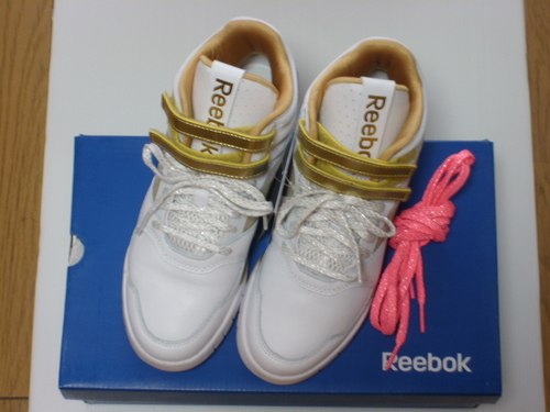 リーボック] Reebok DANCE URLEAD MID SE 23.0ｃｍ新品 (happy)  赤羽岩淵の靴《スニーカー》の中古あげます・譲ります｜ジモティーで不用品の処分