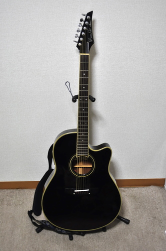【カッコいい！】黒いアコースティックギター（エレアコ）　小ぶりで弾きやすい♪
