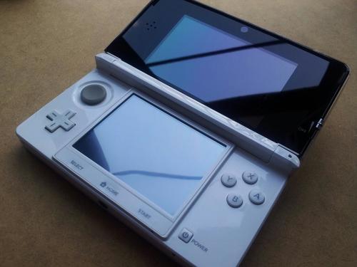 終 3DS 本体　アイスホワイト　ニンテンドー